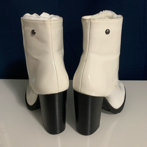 Vera Wang White Ankle Boots SIZE 7 - Picture 4 of 6